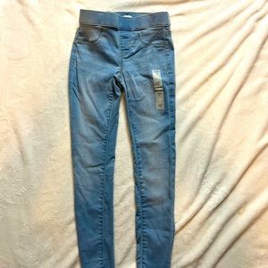 Juniors Mid Rise Ultimate Jegging